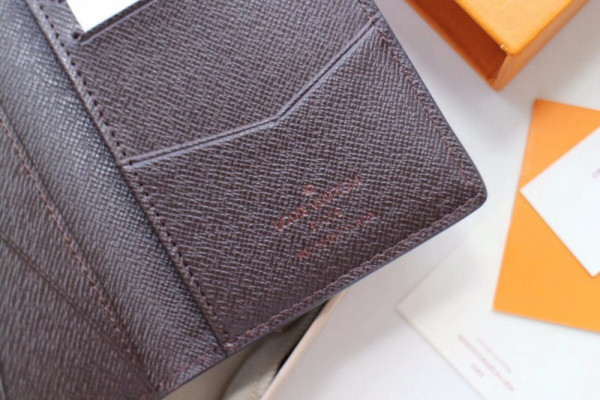 l**is V*t*n pocket organizer