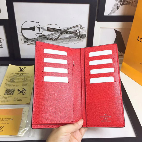 l**is v*t*n S*p*e wallet