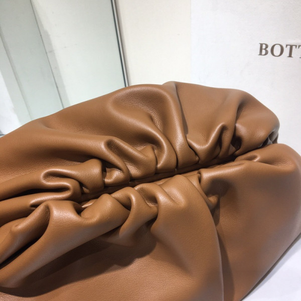 Bo*te*ga ve*ne*ta the pouch
