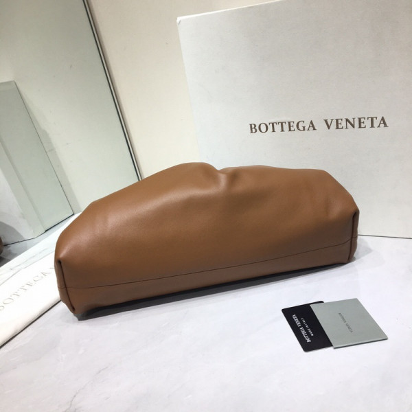 Bo*te*ga ve*ne*ta the pouch