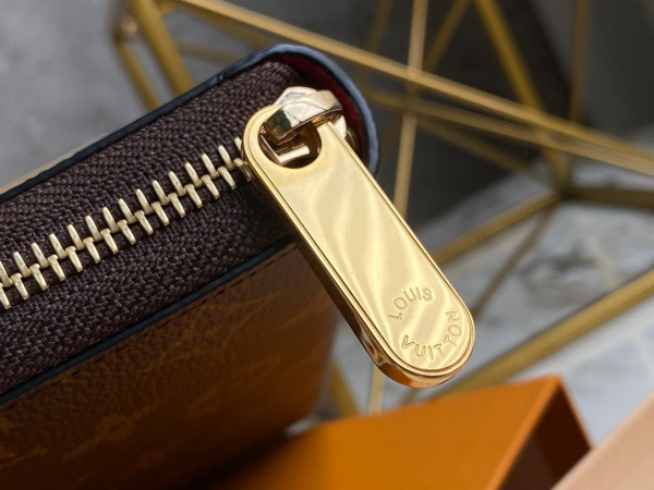 l**is V*t*n zippy wallet