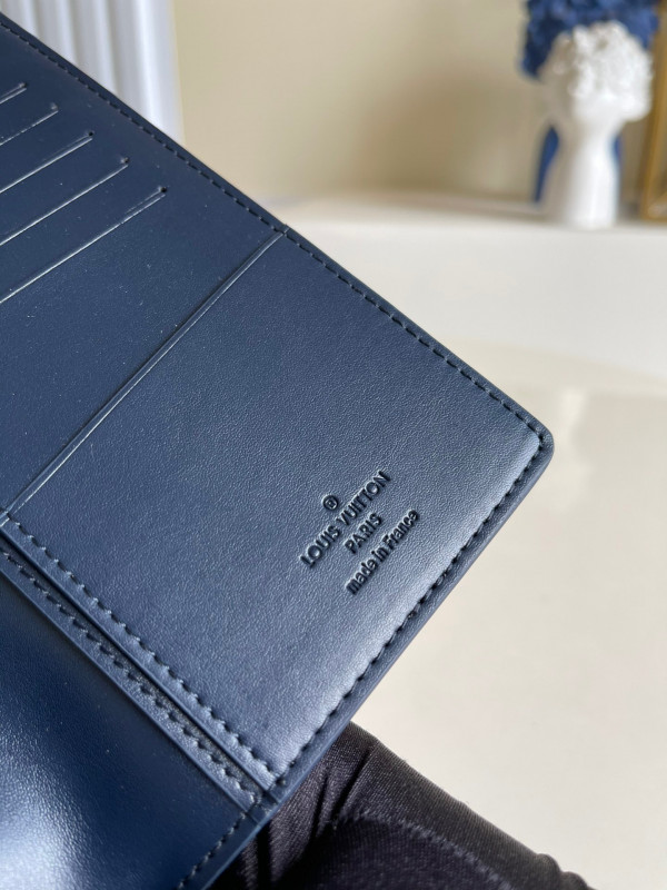 l**is V*t*n brazza wallet