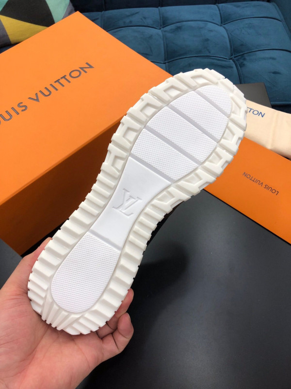 l**is V*t*n run away sneaker