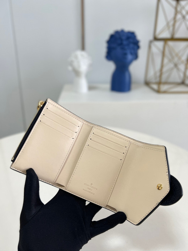 l**is V*t*n pont 9 compact wallet