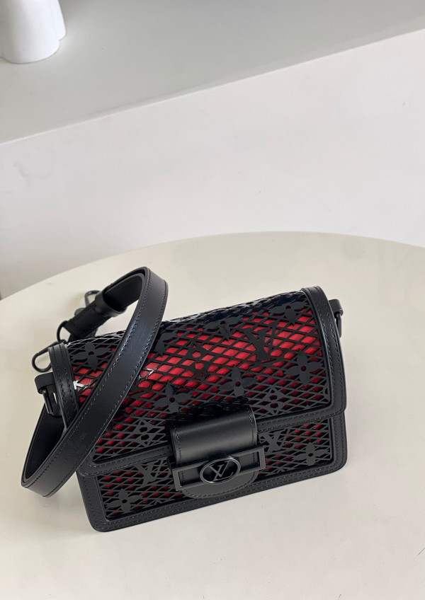 l**is V*t*n dauphine mini