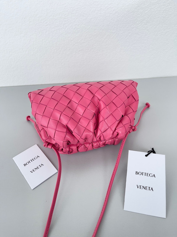 Bo*te*ga ve*ne*ta mini pouch