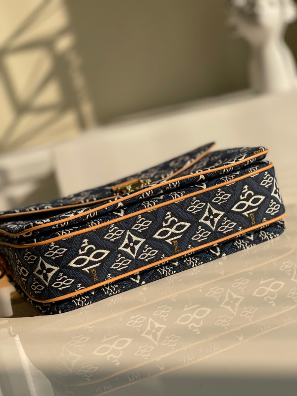 l**is V*t*n since 1854 pochette mÉtis