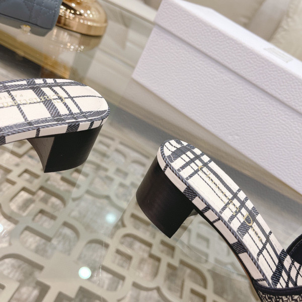 D*or dway heeled slide