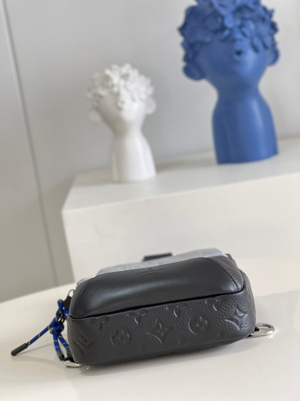 l**is V*t*n avenue slingbag