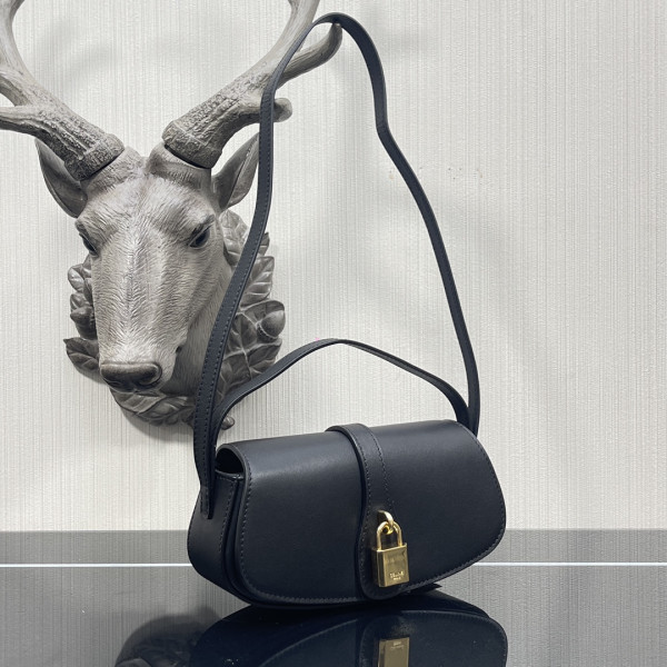Ce**e clutch on strap