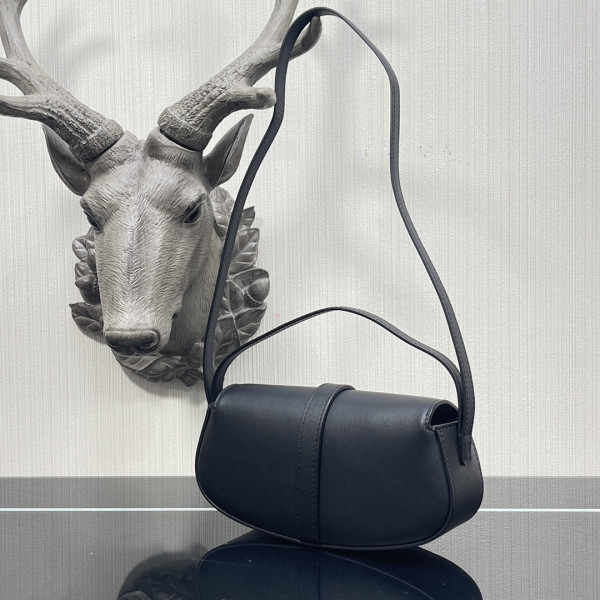 Ce**e clutch on strap