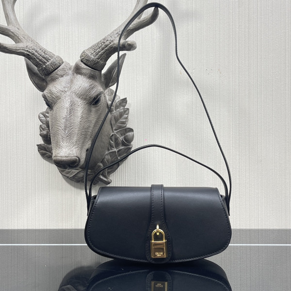 Ce**e clutch on strap