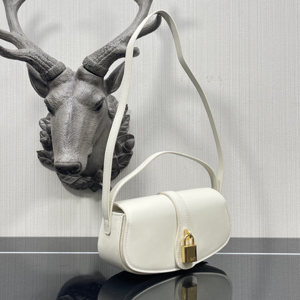 Ce**e clutch on strap