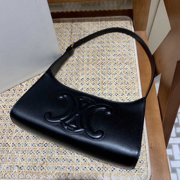 Ce**e shoulder bag cuir triomphe