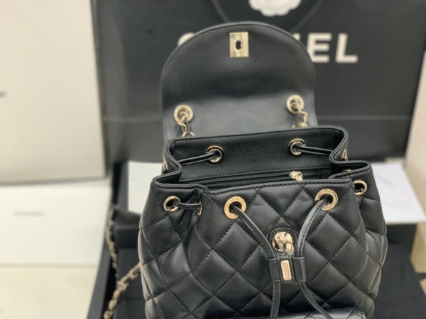 CL BACKPACK IN LAMBSKIN WITH GOLD HARDWARE