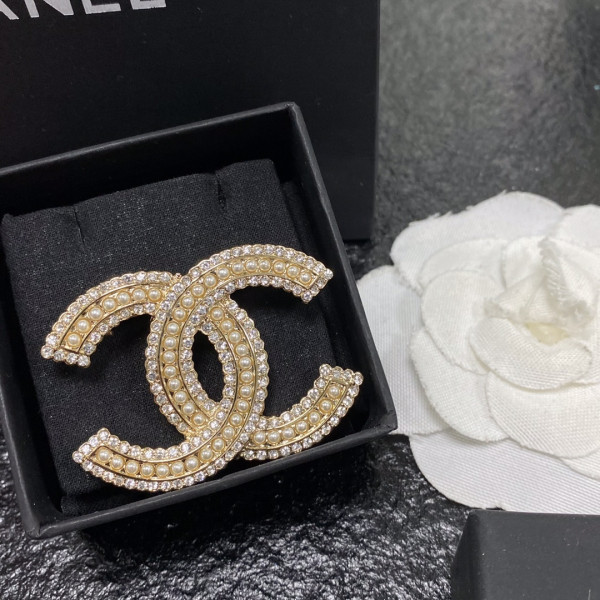 CL BROOCH