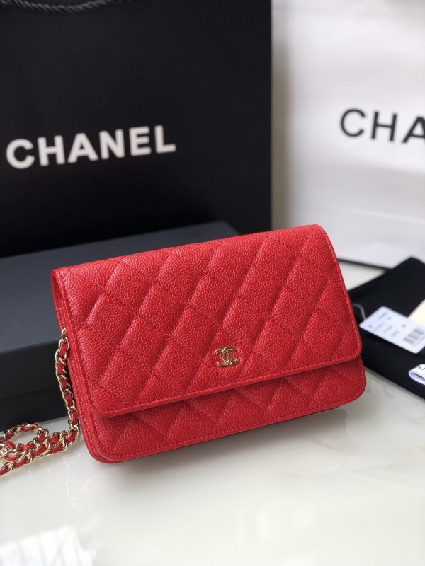 CL CHAIN WALLET CAVIAR WITH GOLD HARDWARE