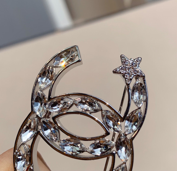 CL BROOCH