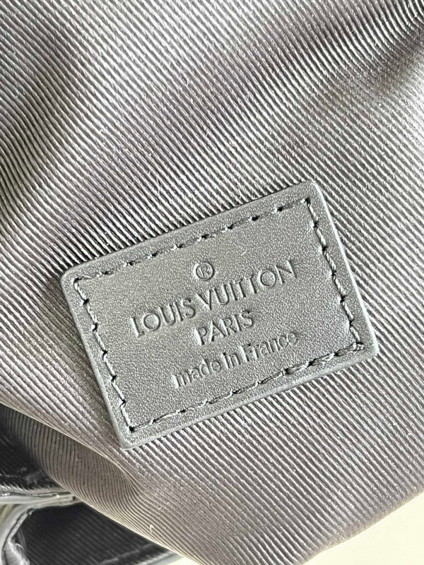 l**is V*t*n s-lock vertical wearable wallet