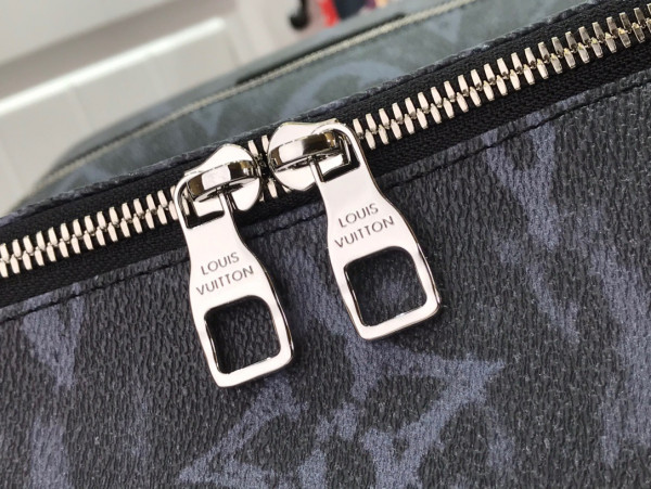 l**is V*t*n discovery backpack pm