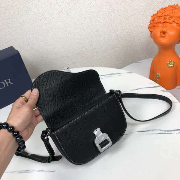 D*or saddle pouch with strap
