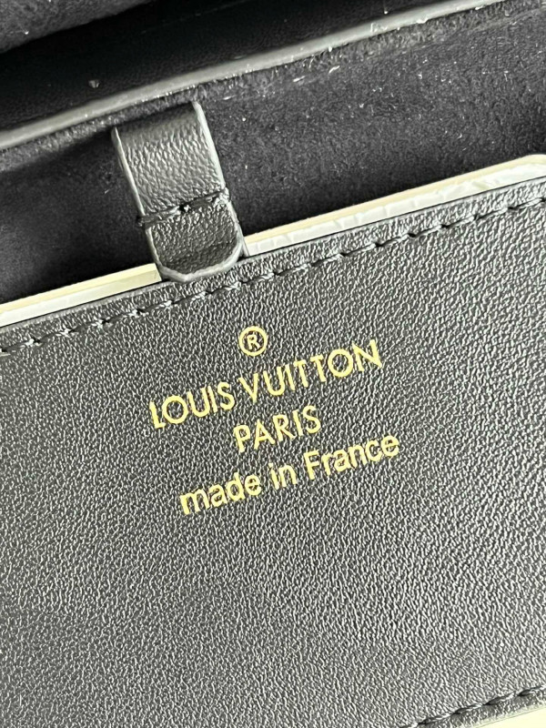 l**is V*t*n twist mm