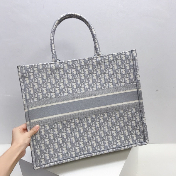 large D*or book tote