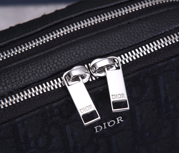 D*or pouch with shoulder strap
