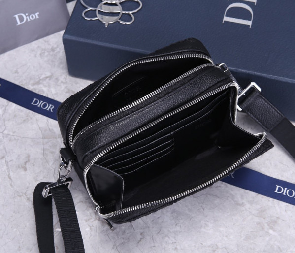 D*or pouch with shoulder strap