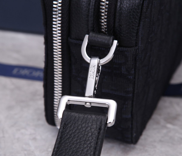 D*or pouch with shoulder strap