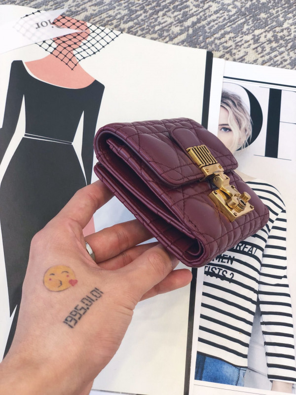 D*oraddict wallet