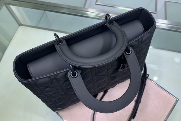 large lady D*or bag