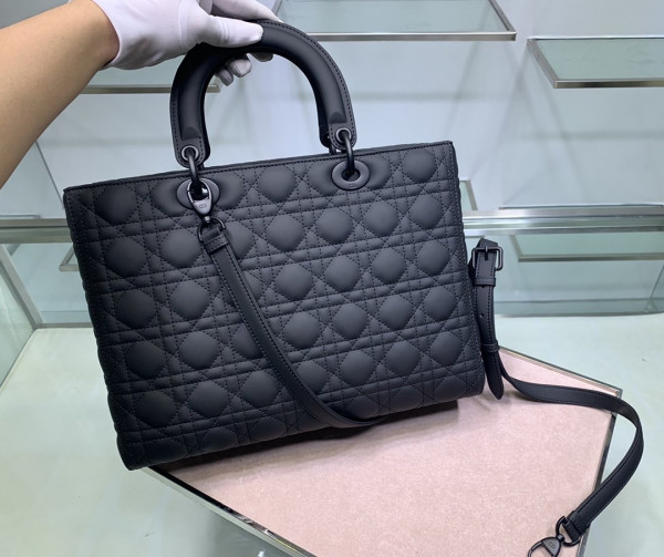 large lady D*or bag