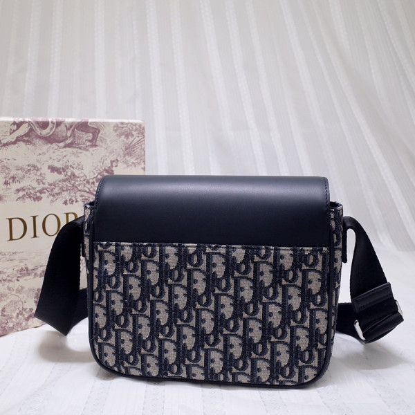 D*or camp bag