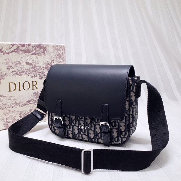 D*or camp bag