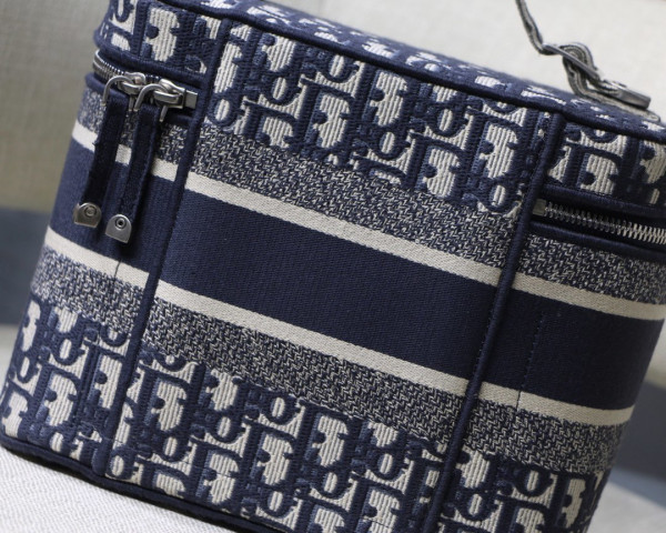 D*or vanity case-24-17-13.5cm