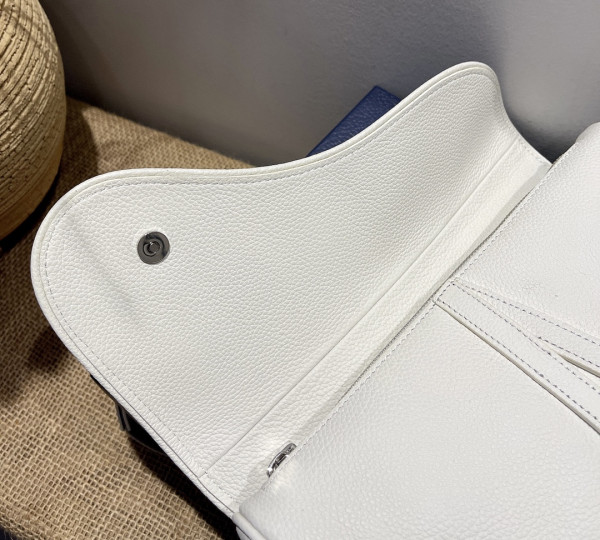 D*or saddle bag
