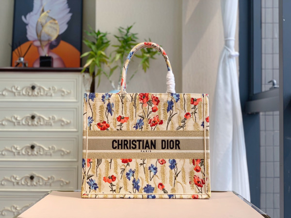 large D*or book tote
