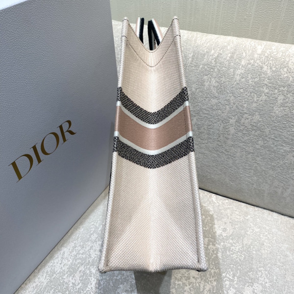 large D*or book tote