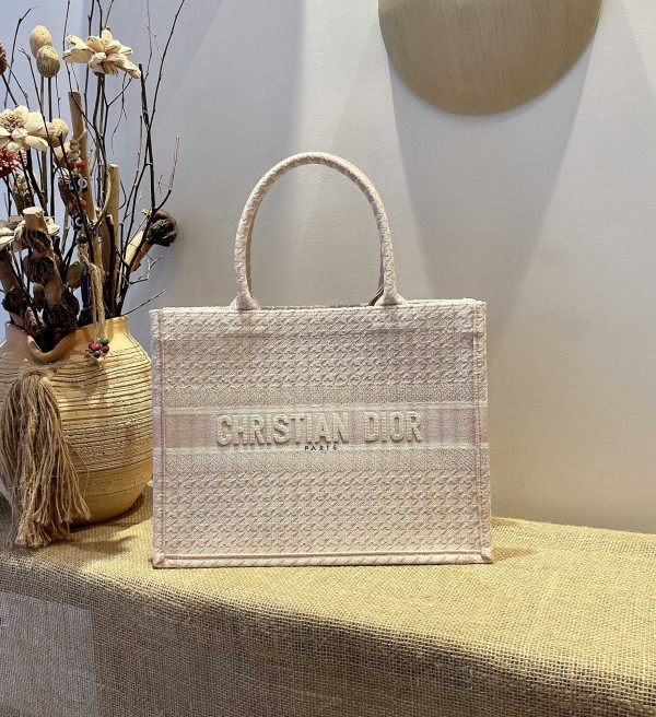 medium D*or book tote