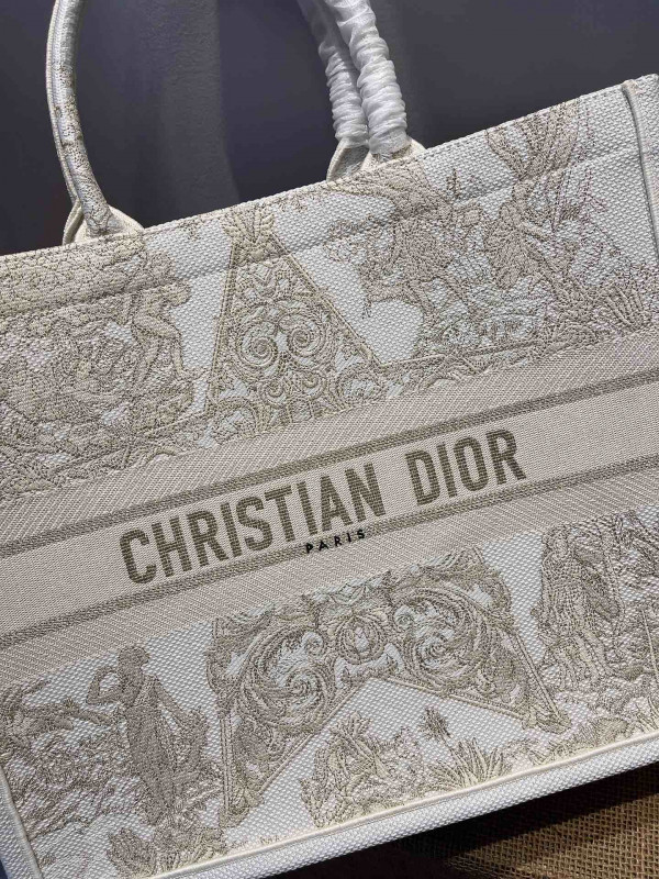 large D*or book tote