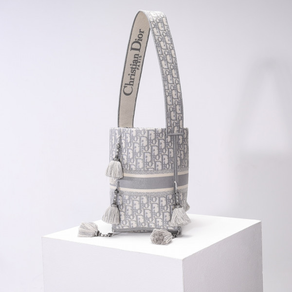 D*or d-bubble bucket bag