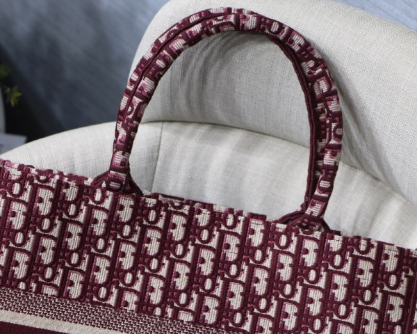 D*or oblique book tote