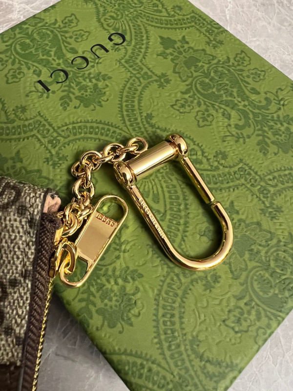 G*u*i gg marmont matelassé key case