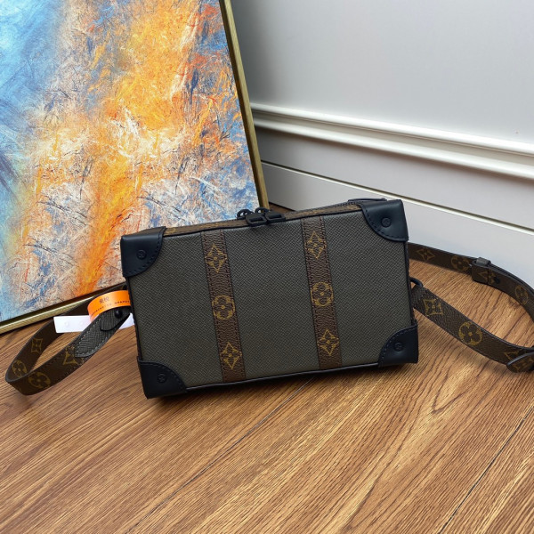 l**is V*t*n soft trunk wallet