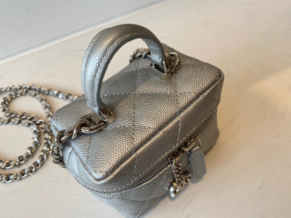 CL SMALL VANITY WITH CHAIN