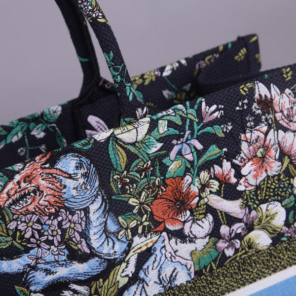 large D*or book tote