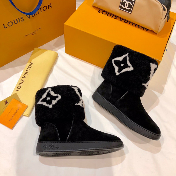 l**is V*t*n boots