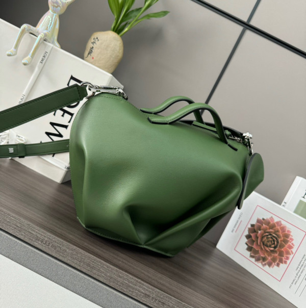 LOEWE Elephant Bag IN CLASSIC CALFSKIN