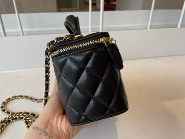 CL VANITY CASE